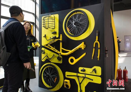 圖為最新型小黃車展示。