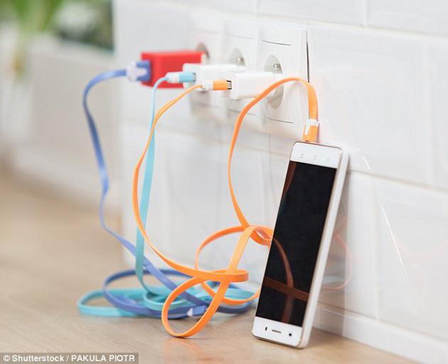 電池科學家和工程師稱，當前電池的主要問題是“容量衰減”。這是熱力學第二定律的結果，熱力學第二定律指出，只要有一些真實的過程發生，它就會在該過程中浪費一定數量電能，并且無法恢復。