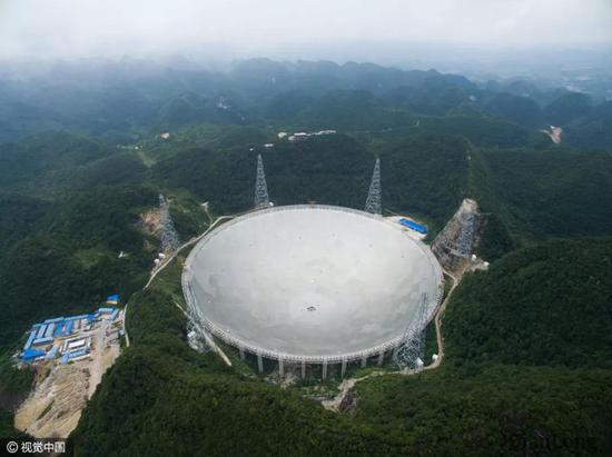 ▲位于貴州黔南州平塘縣大窩凼的500米口徑球面射電望遠鏡（FAST）。圖片來自視覺中國。