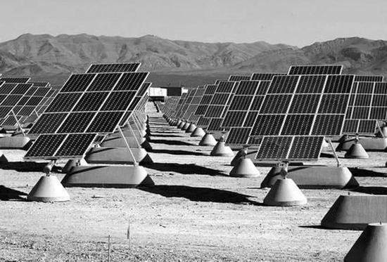 圖5  太陽能電池陣列。僅僅是列出這樣的一個(gè)太陽能電池所涉及的物理學(xué)知識(shí)，可能就需要一本厚重的書。